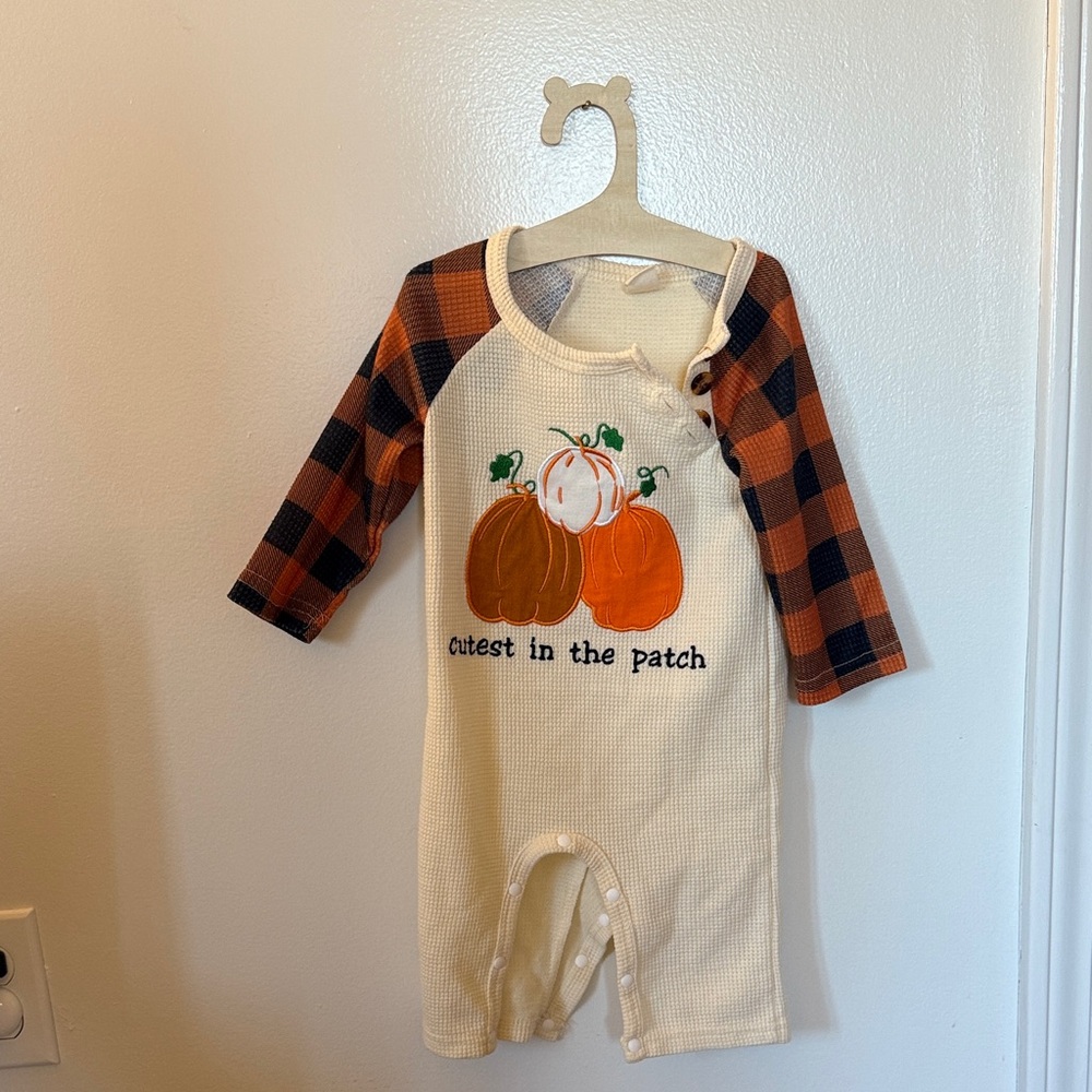 5/$25 Charming Cream and Orange Kids Bodysuit, used once